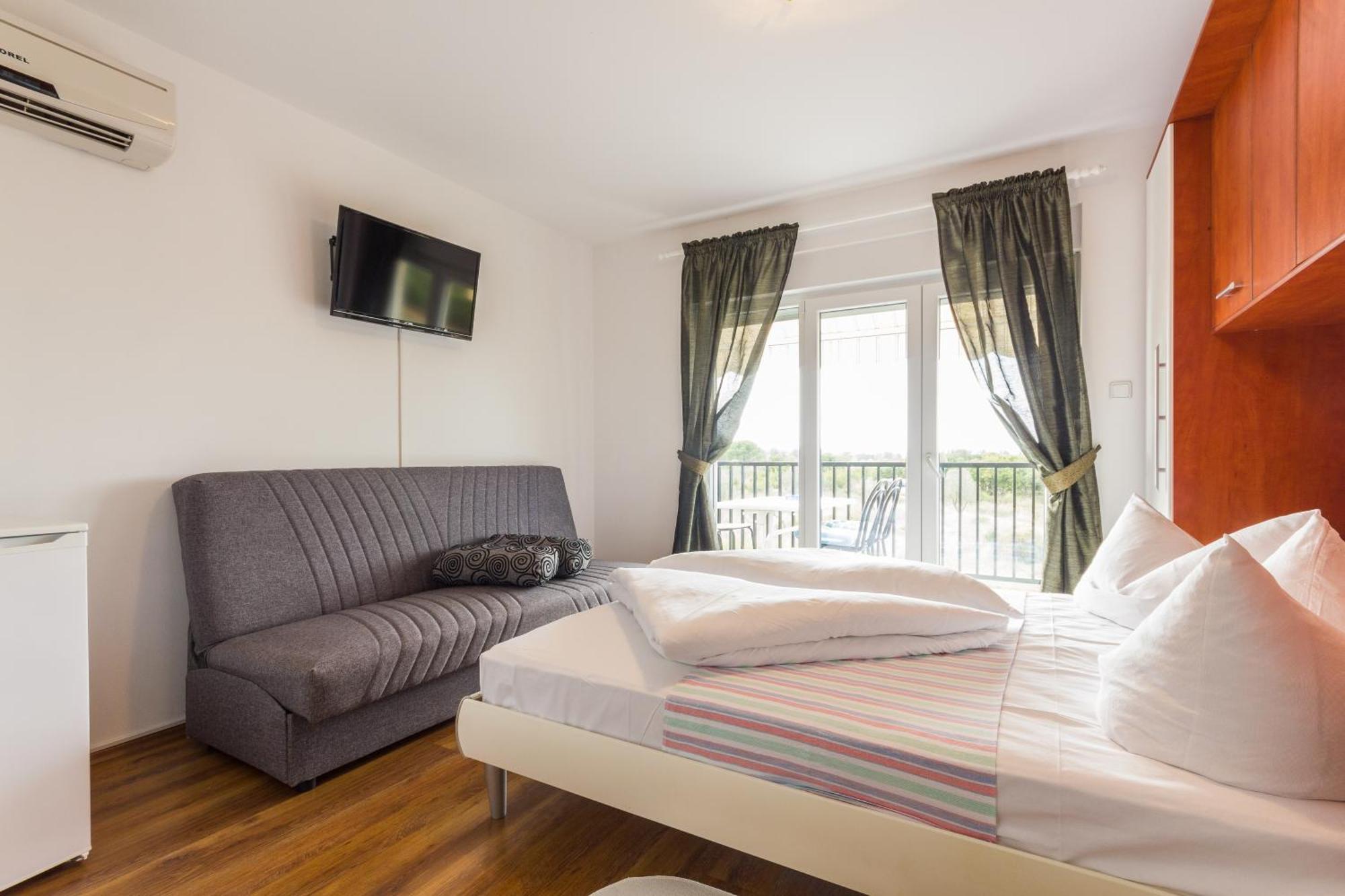 Apartments And Rooms Michaela Fazana Room photo
