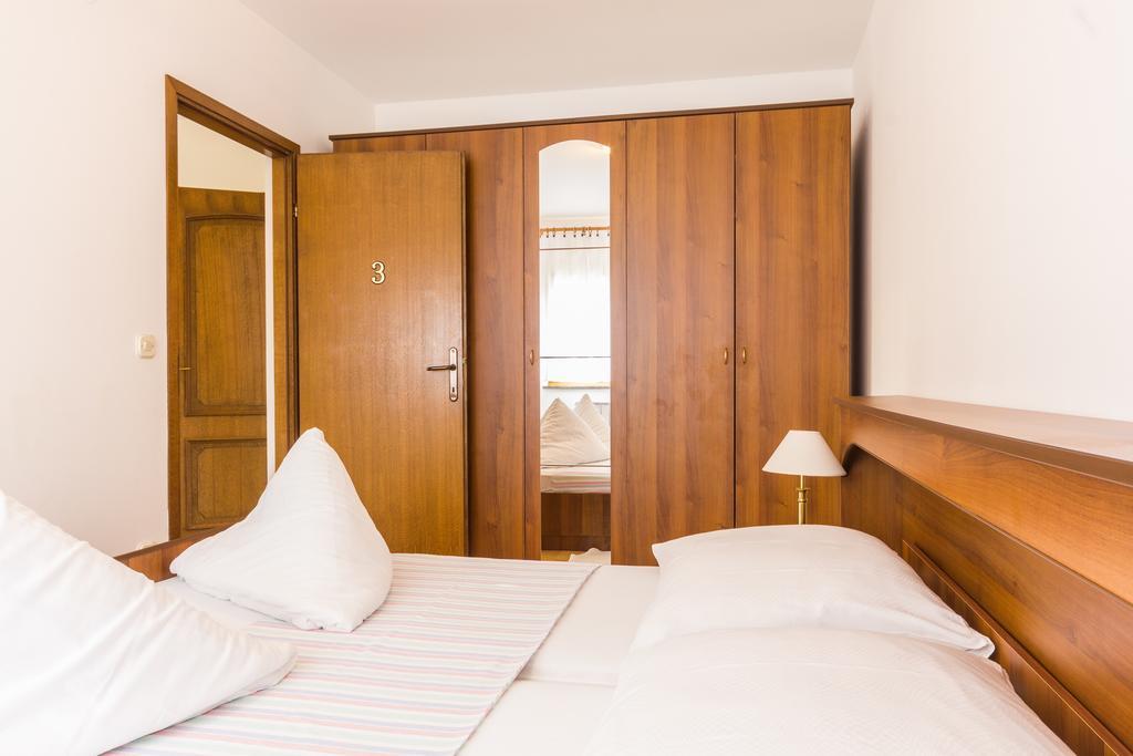 Apartments And Rooms Michaela Fazana Room photo